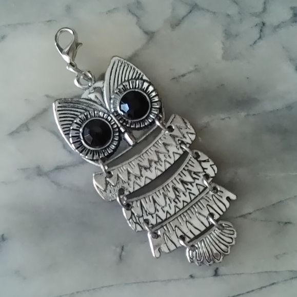 Jewelry - Vintage Large Dangling Owl Pendant